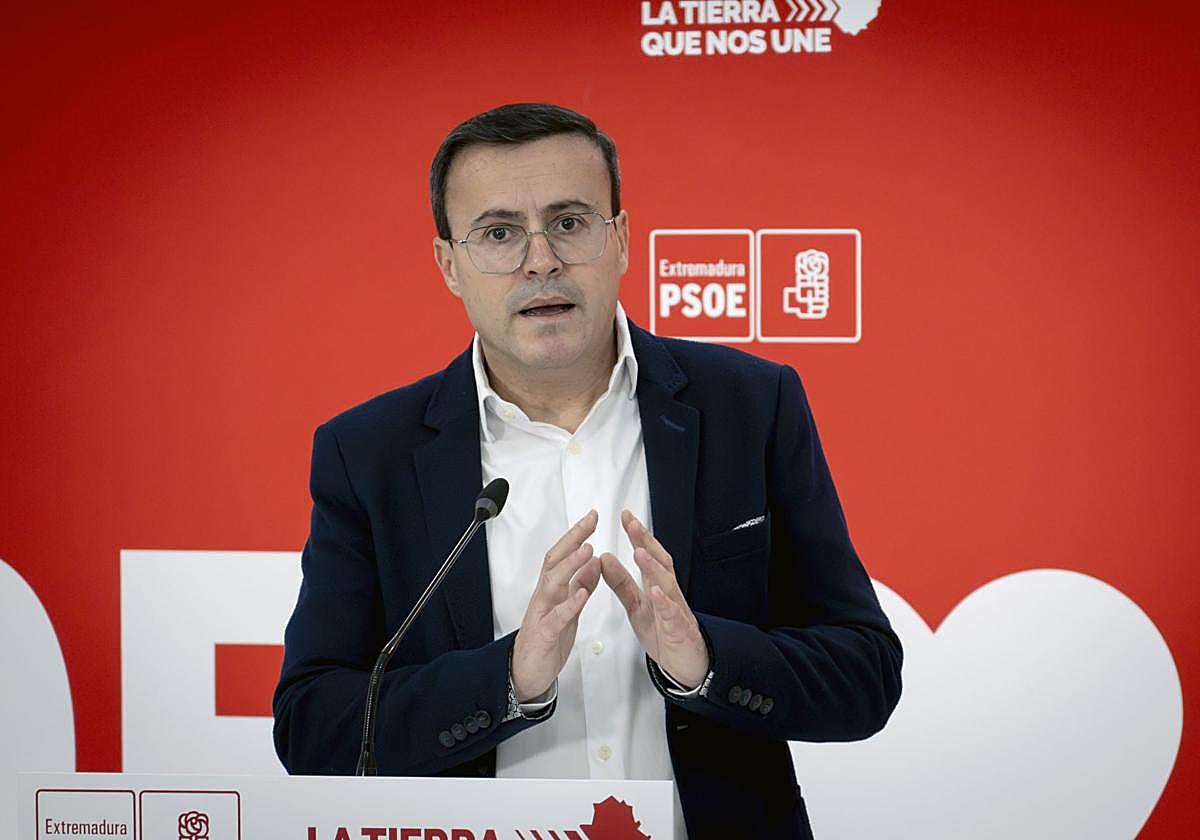 El secretario general del PSOE de Extremadura, Miguel Ángel Gallardo