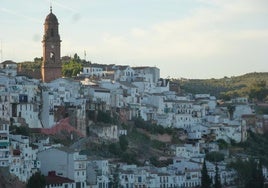 La 'Giralda' original está en Córdoba: este es el pueblo que aún conserva su color rojo