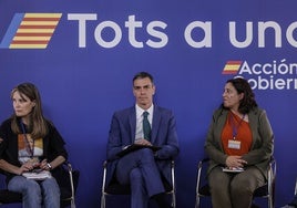 Sánchez escucha a las víctimas de la dana siete meses después y les promete volver a la zona cero