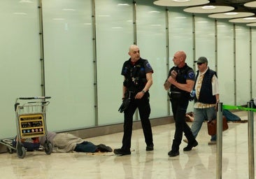 Los trabajadores de Barajas critican que siguen los mismos sintecho: «Es una medida estética más que efectiva»