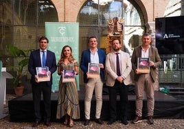 Taurocromos: las 'Holy Cards' del mundo de los toros están ya a la venta en Córdoba