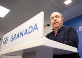 El Ayuntamiento de Granada salda su 'deuda' con Torres Hurtado y cuelga su cuadro en la Galería de los Alcaldes