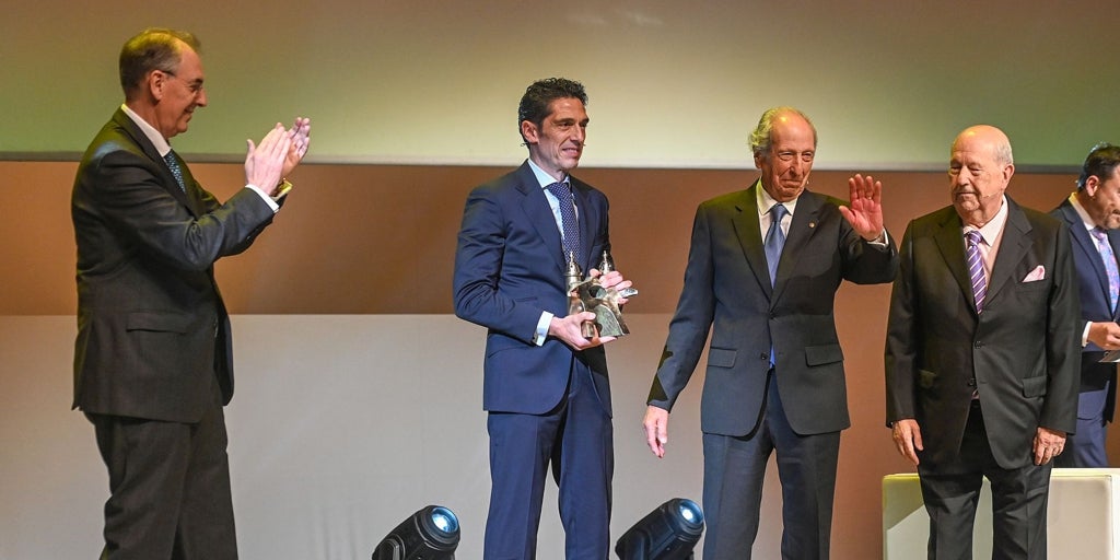 El empresariado burgalés arropa al Grupo de Santiago Automoción, FAE de Oro 2025