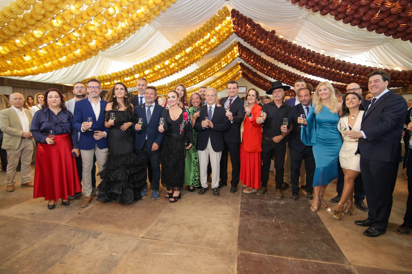 El espectacular ambiente en la primera noche de la Feria de Córdoba 2025, en imágenes