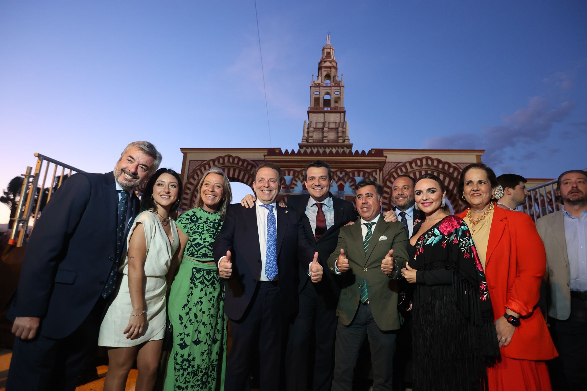 El deslumbrante encendido de la portada de la Feria de Córdoba, en imágenes