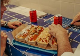 Con palomitas, torreznos o lima: las propuestas de Sr. Perrito, el nuevo local de perritos calientes en Córdoba