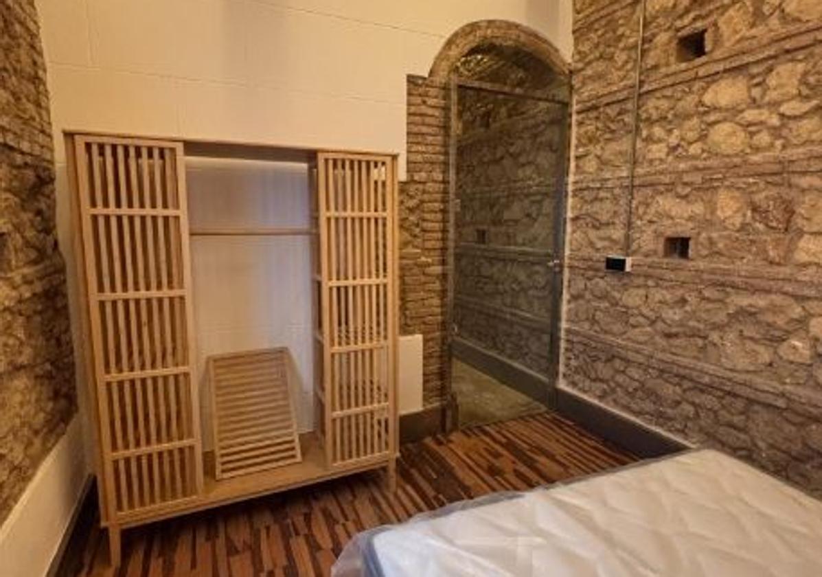 Uno de los dormitorios de la vivienda