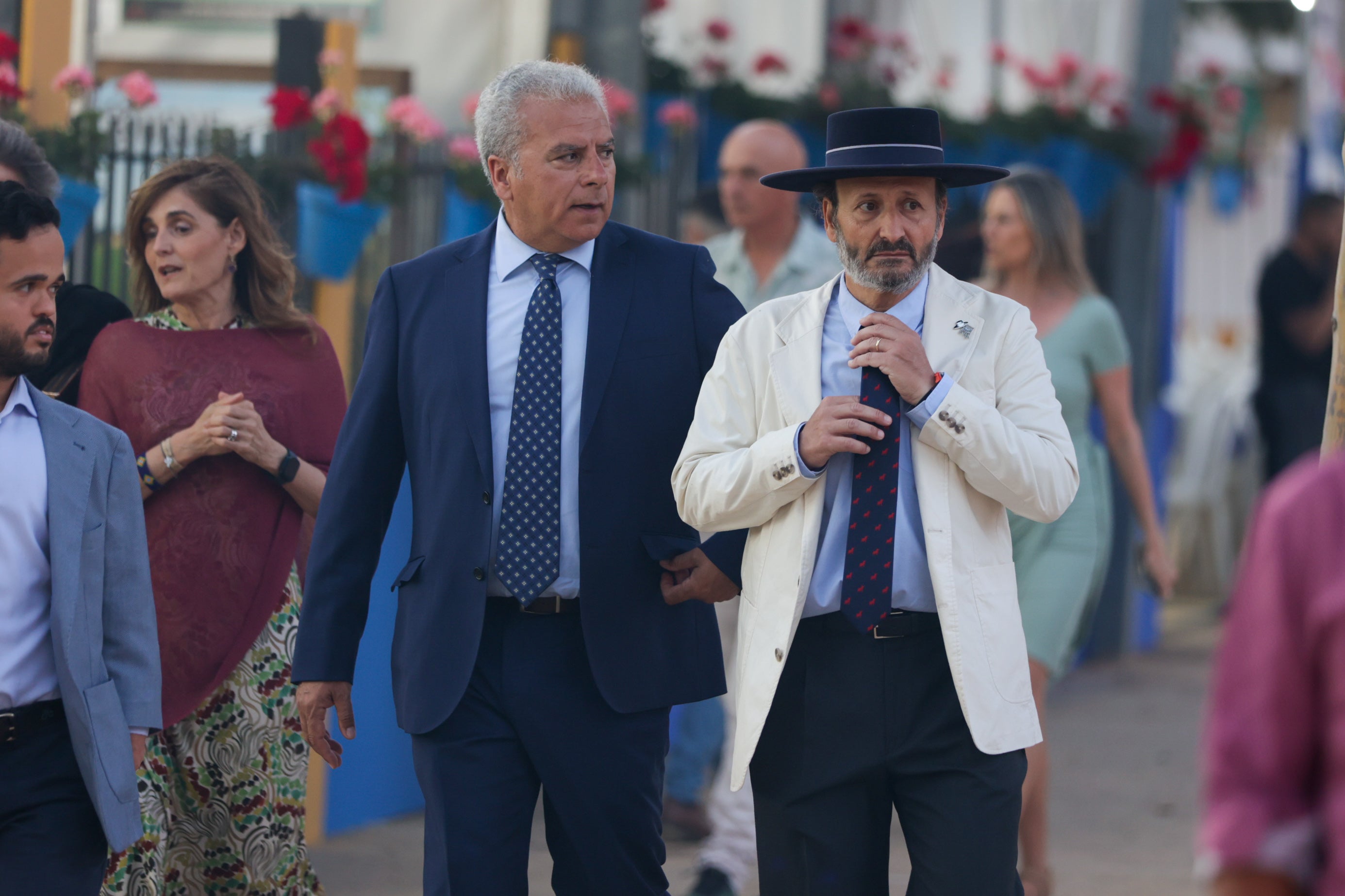 El espectacular ambiente en la primera noche de la Feria de Córdoba 2025, en imágenes