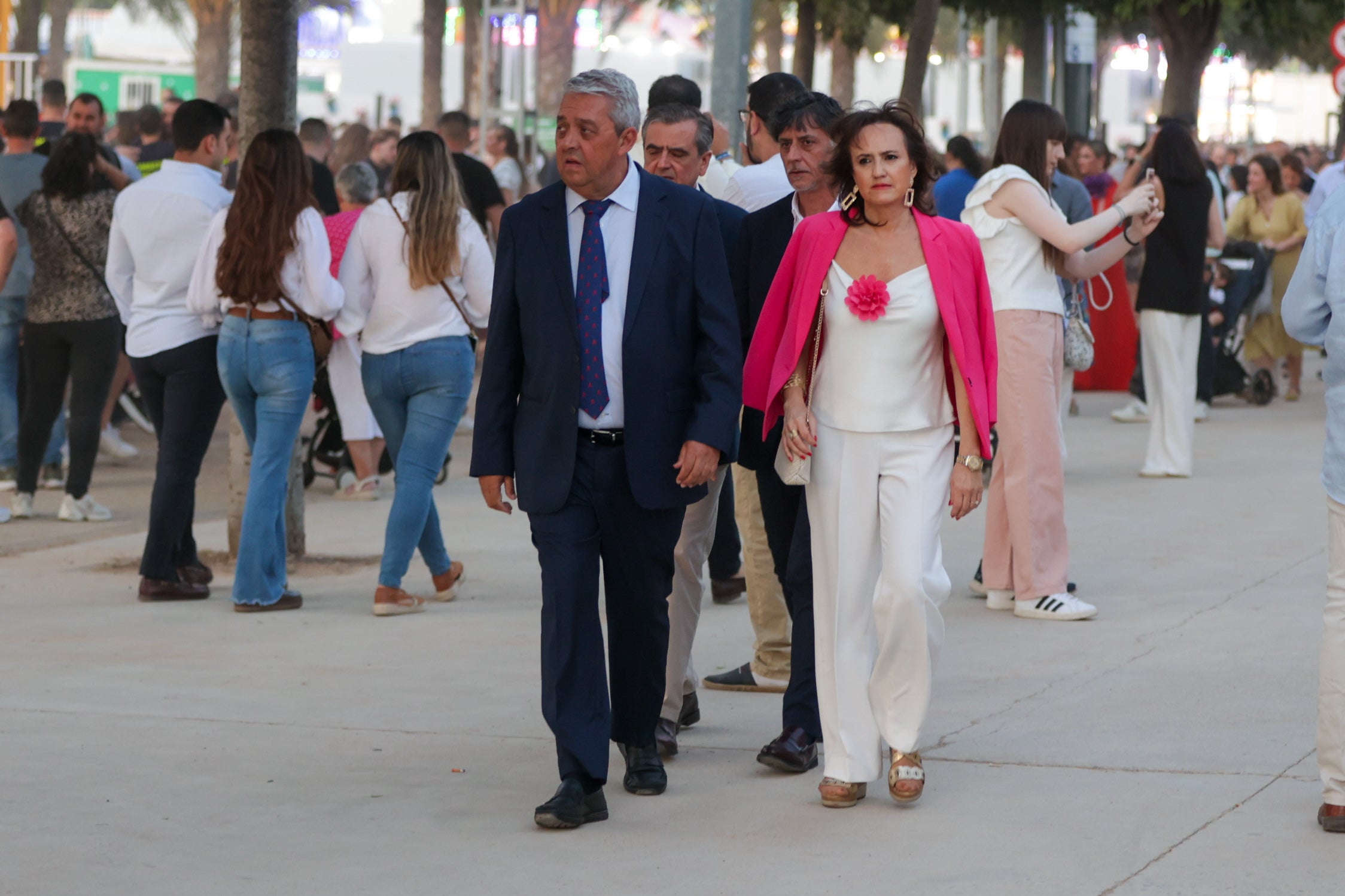 El espectacular ambiente en la primera noche de la Feria de Córdoba 2025, en imágenes