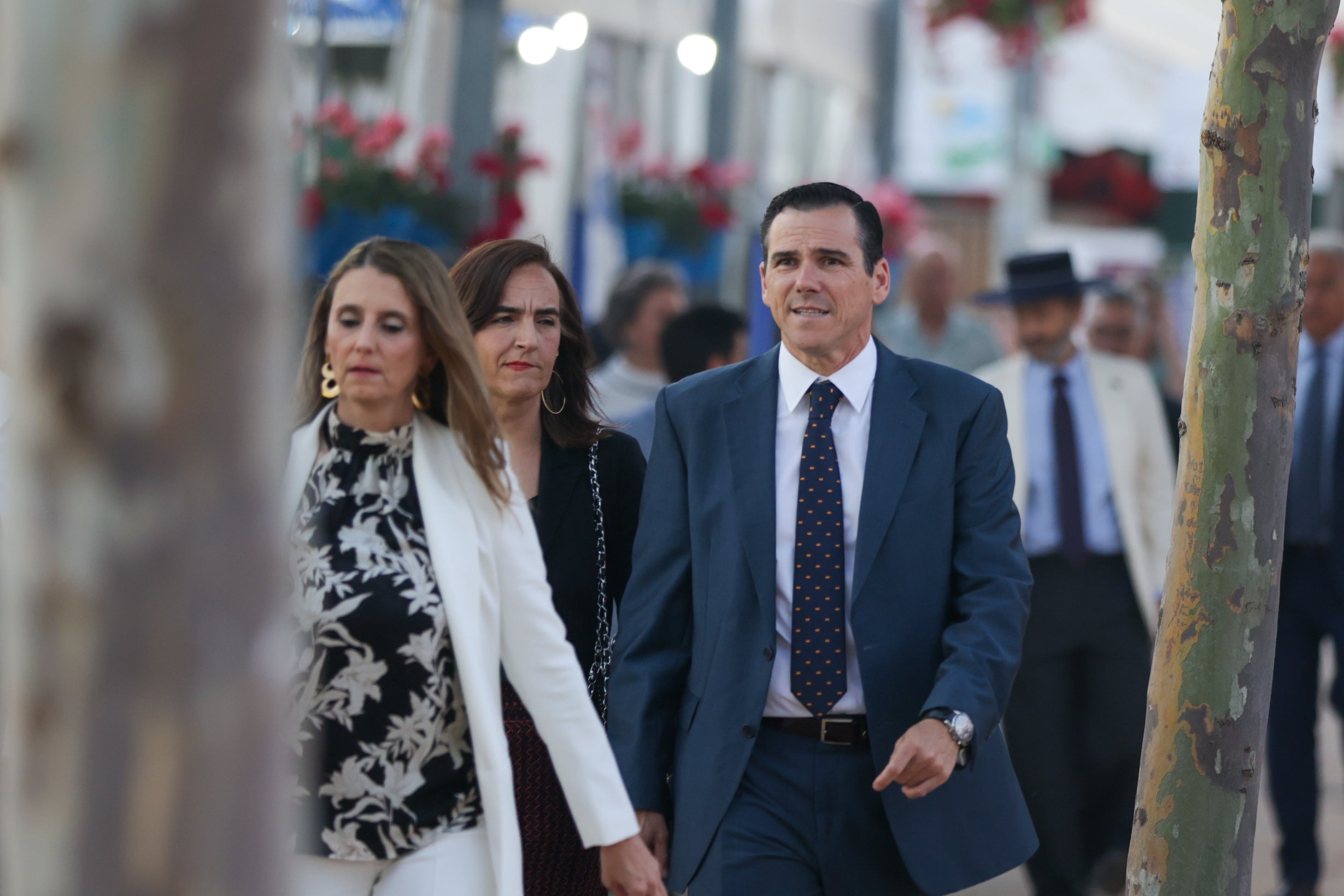 El espectacular ambiente en la primera noche de la Feria de Córdoba 2025, en imágenes