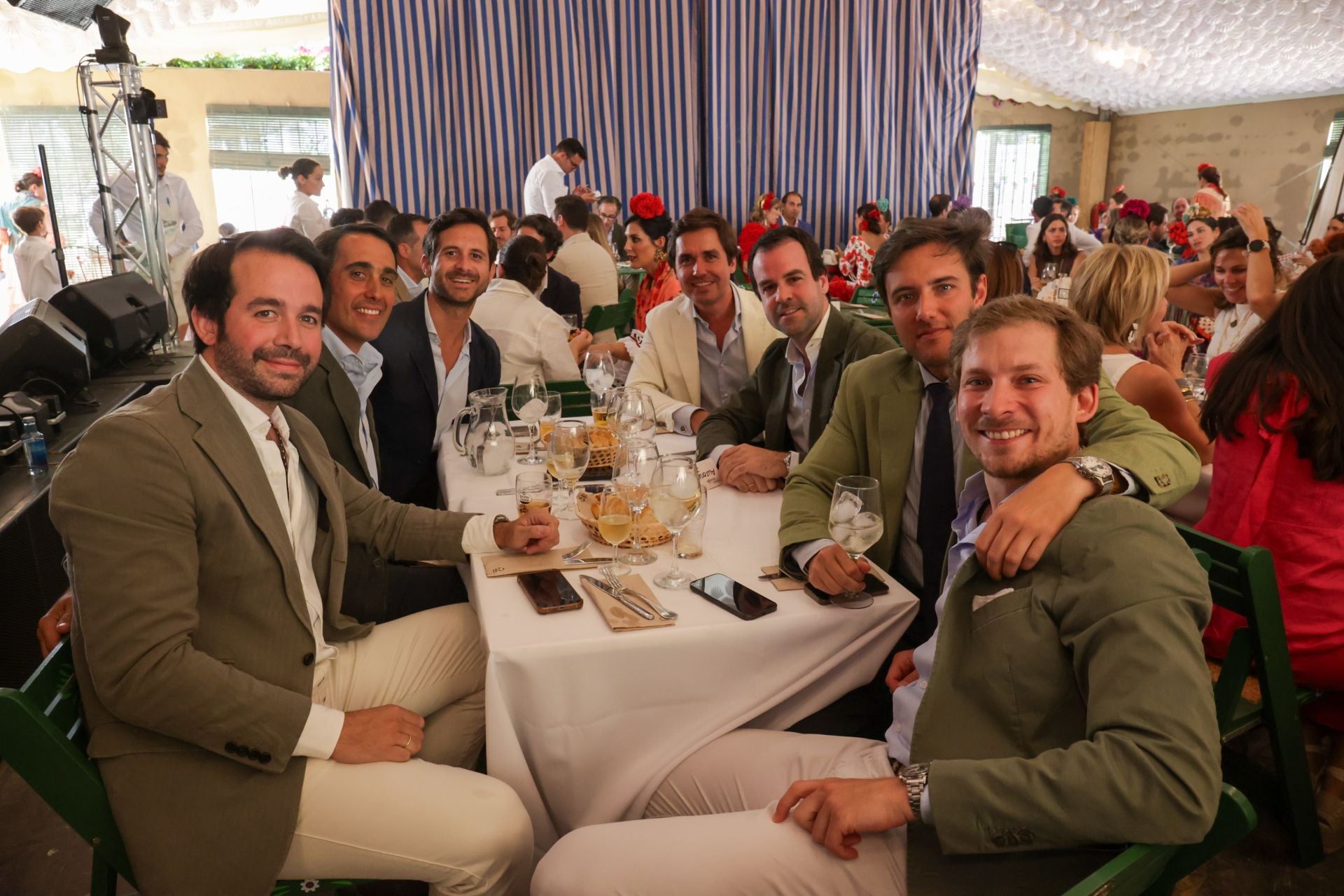 Las mejores imágenes del gran ambiente en las casetas de la Feria de Córdoba este sábado