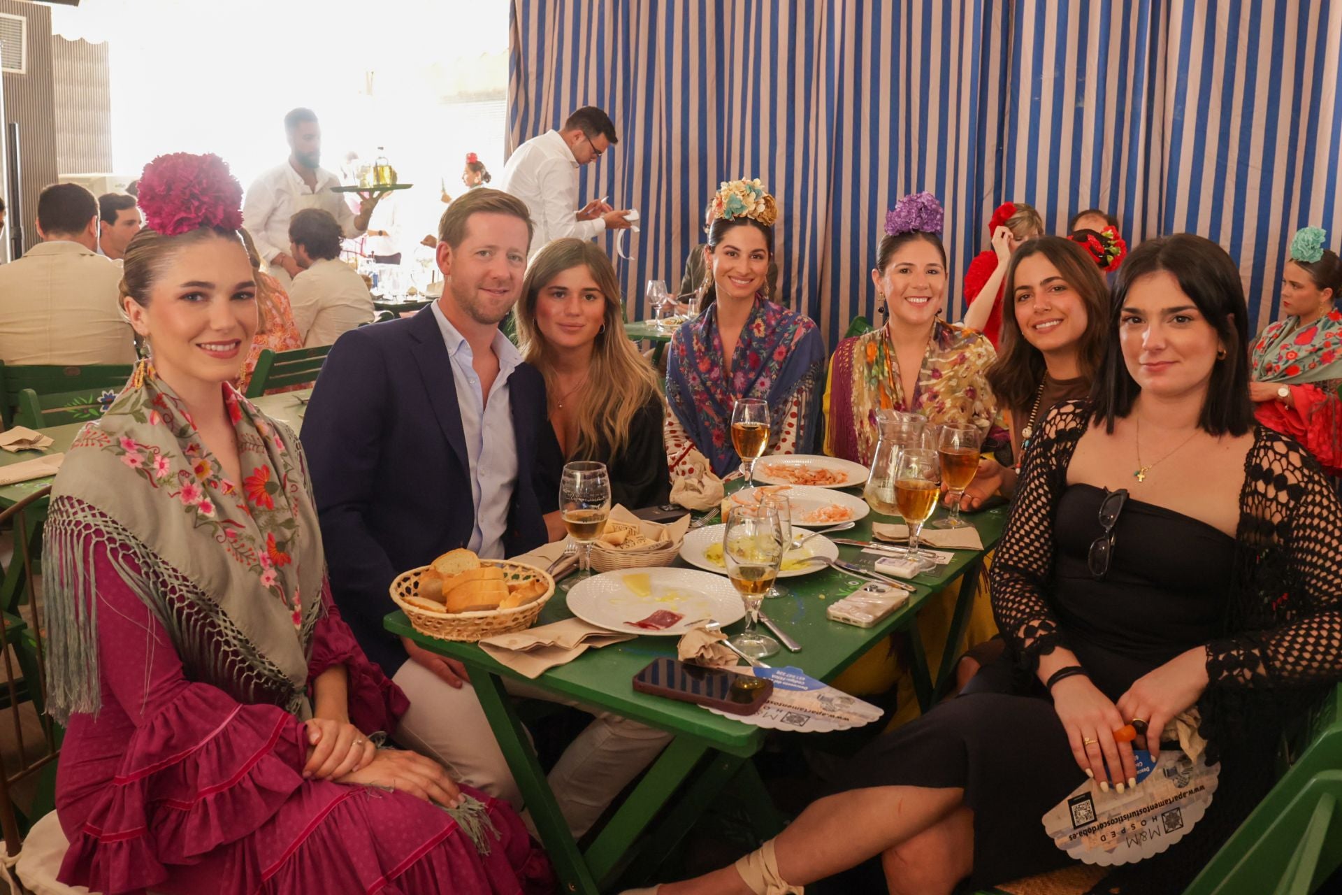 Las mejores imágenes del gran ambiente en las casetas de la Feria de Córdoba este sábado