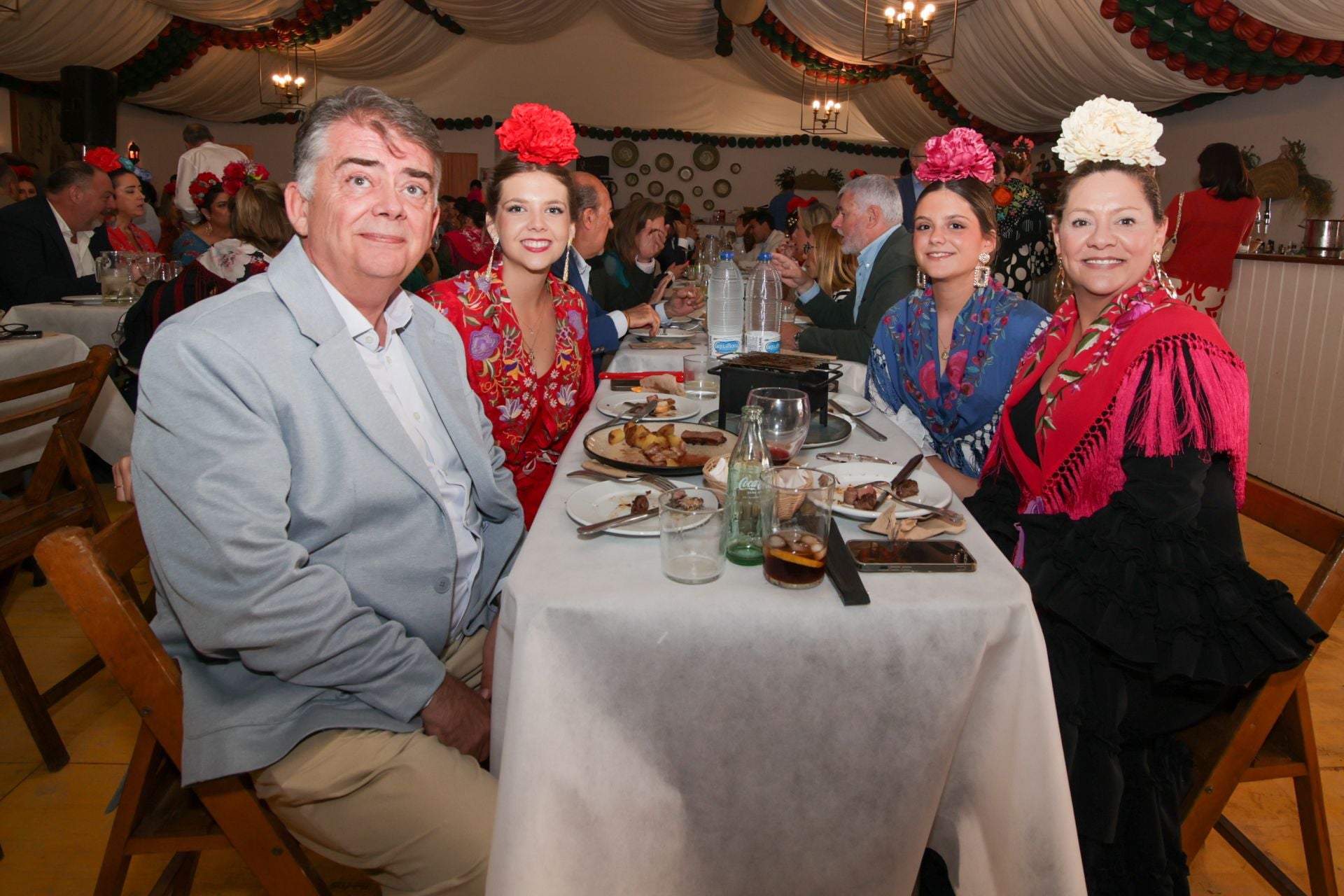 Las mejores imágenes del gran ambiente en las casetas de la Feria de Córdoba este sábado