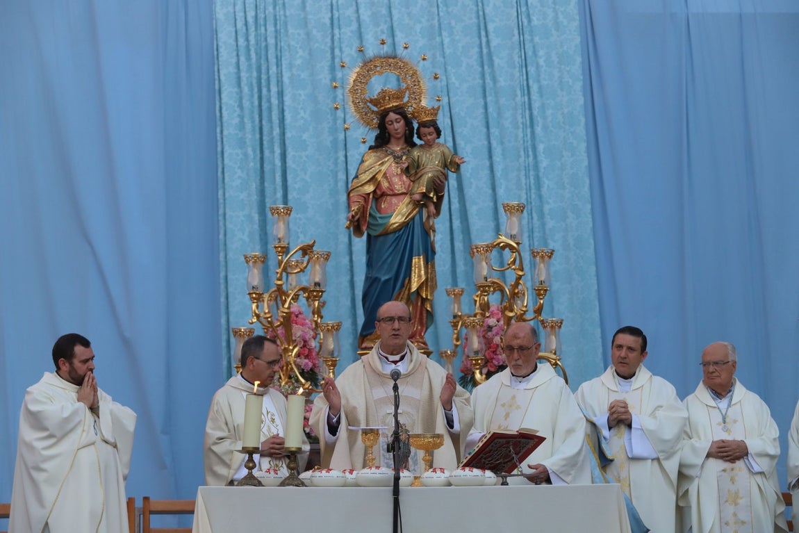 La procesión y la misa de María Auxiliadora de Córdoba, en imágenes
