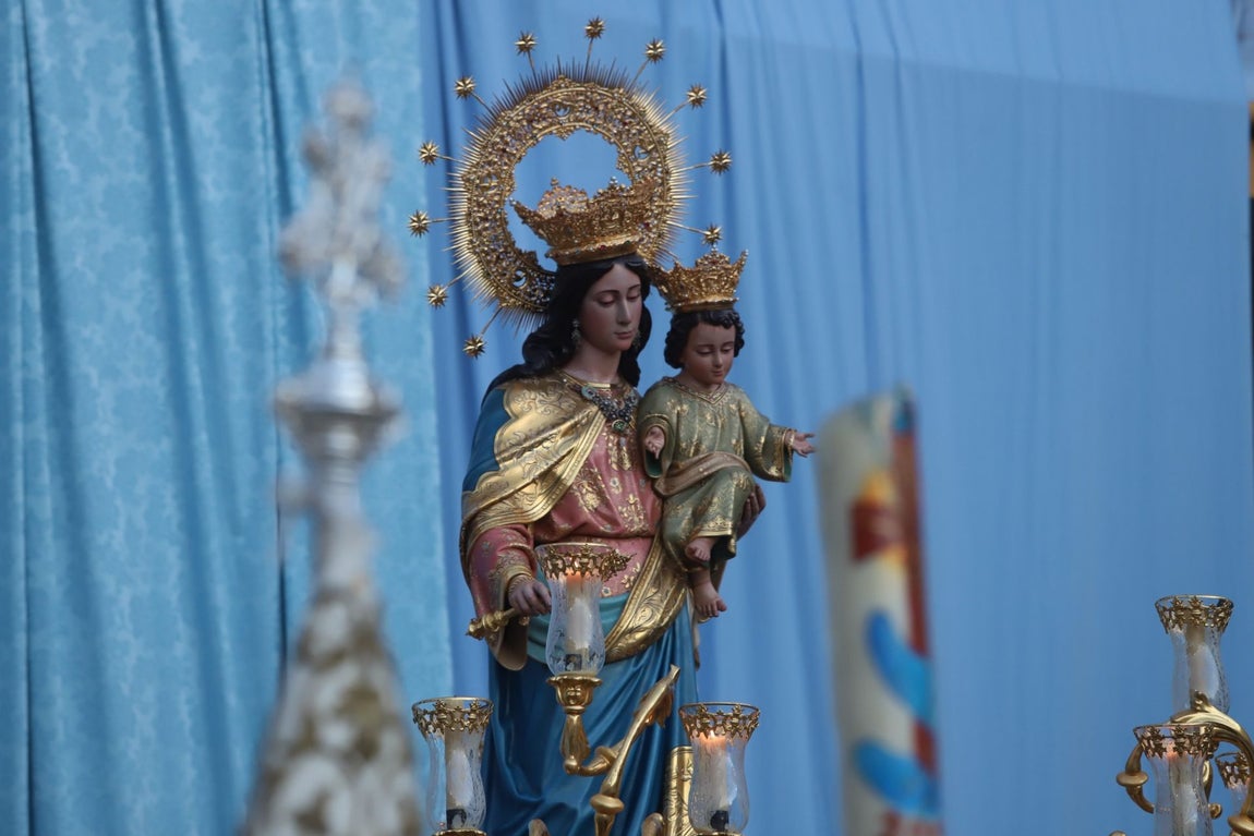 La procesión y la misa de María Auxiliadora de Córdoba, en imágenes