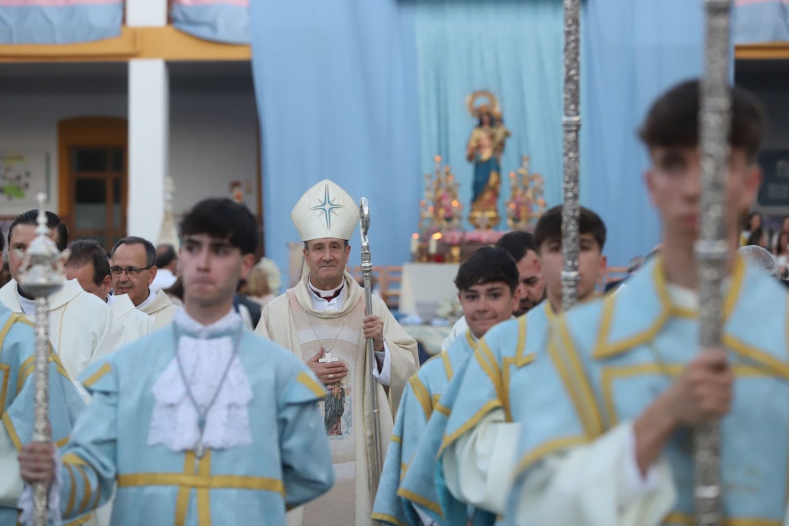 La procesión y la misa de María Auxiliadora de Córdoba, en imágenes