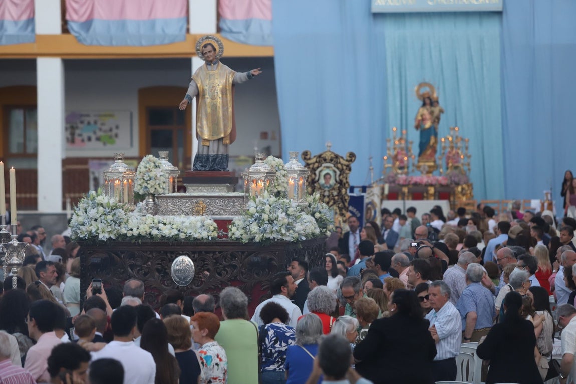 La procesión y la misa de María Auxiliadora de Córdoba, en imágenes