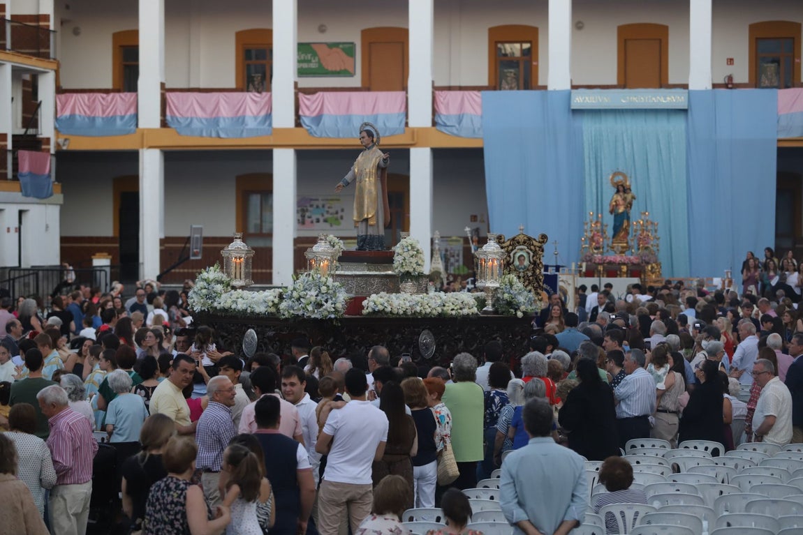 La procesión y la misa de María Auxiliadora de Córdoba, en imágenes