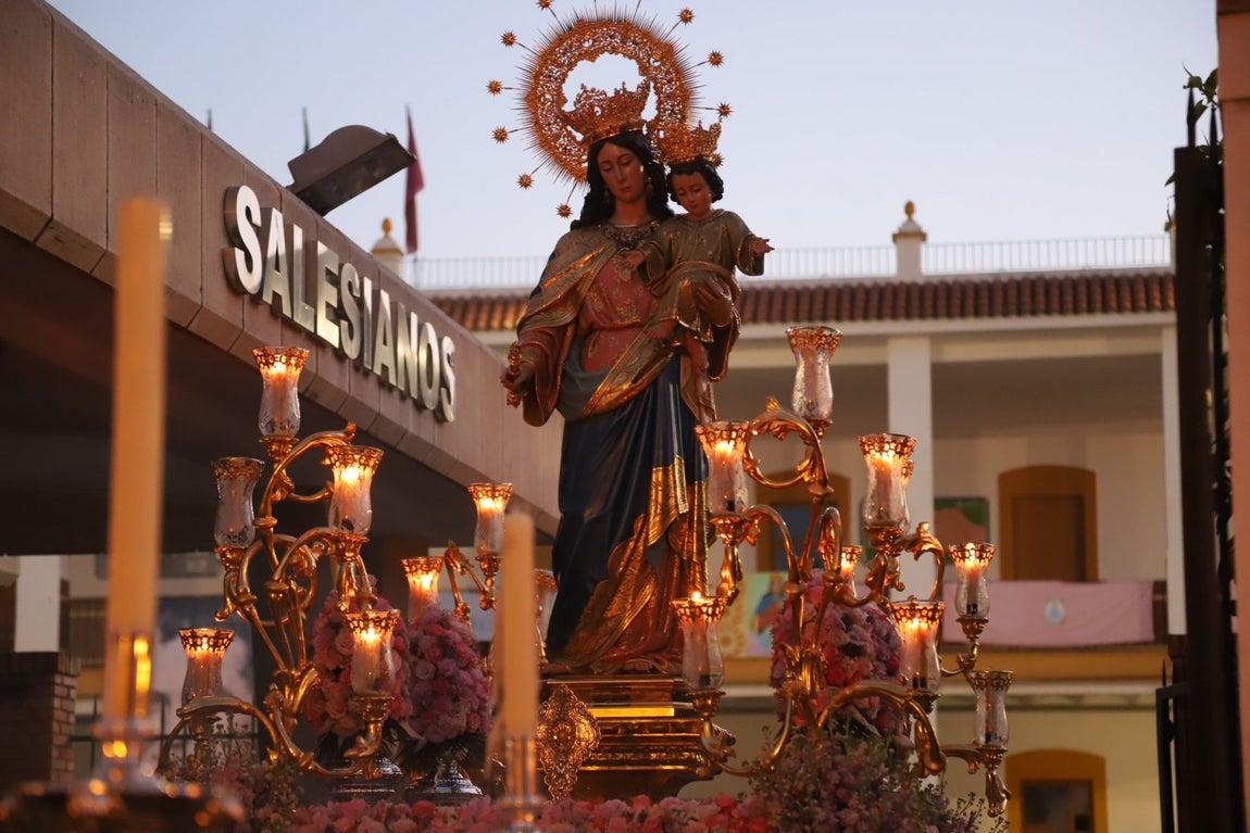 La procesión y la misa de María Auxiliadora de Córdoba, en imágenes