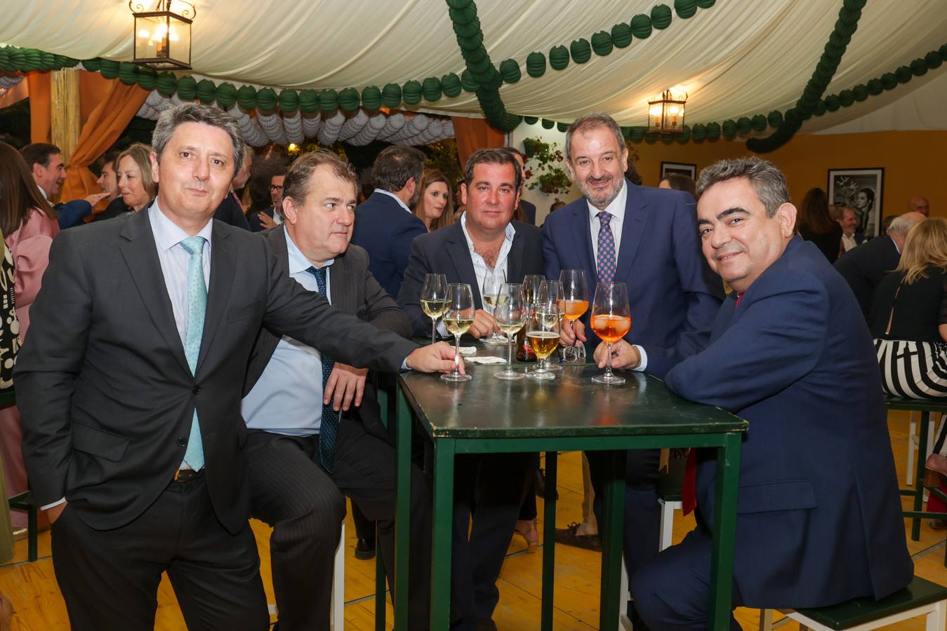 El espectacular ambiente en la primera noche de la Feria de Córdoba 2025, en imágenes