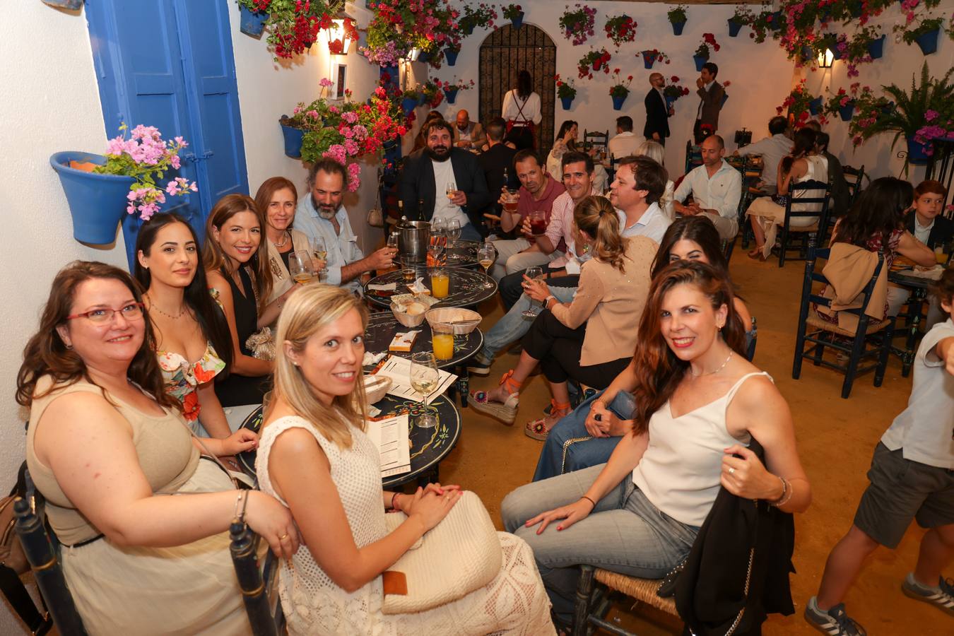 El espectacular ambiente en la primera noche de la Feria de Córdoba 2025, en imágenes