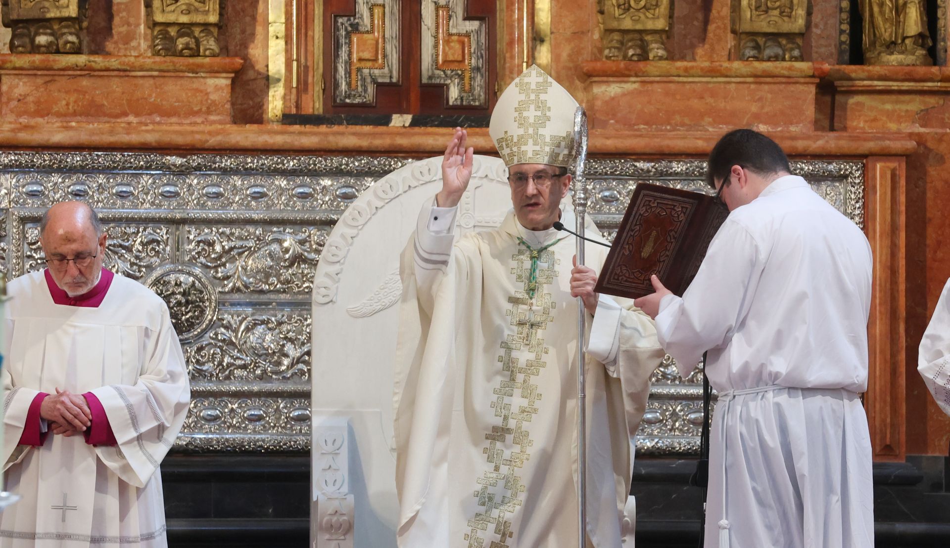 La toma de posesión de Jesús Fernández como nuevo obispo de Córdoba, en imágenes