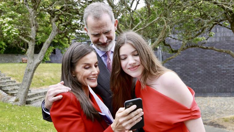 La tutora de la Infanta Sofía, en su graduación en Gales: «Echaremos mucho de menos su calidez y espíritu vibrante»