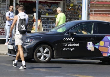 Huelga del taxi contra las 8.500 nuevas licencias de VTC en Madrid con el sector dividido