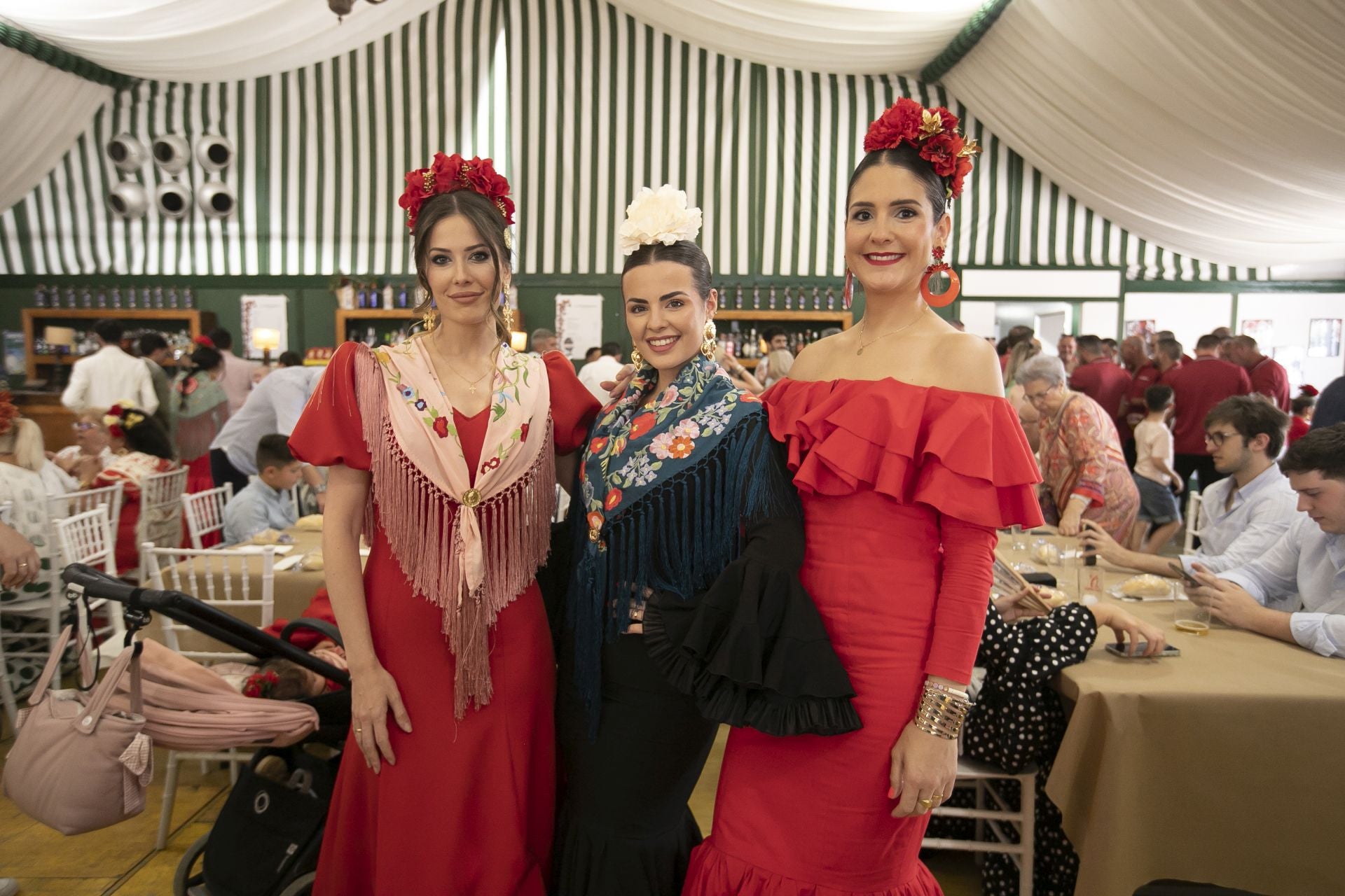 La alegría en las casetas del Domingo de la Feria de Córdoba, en imágenes