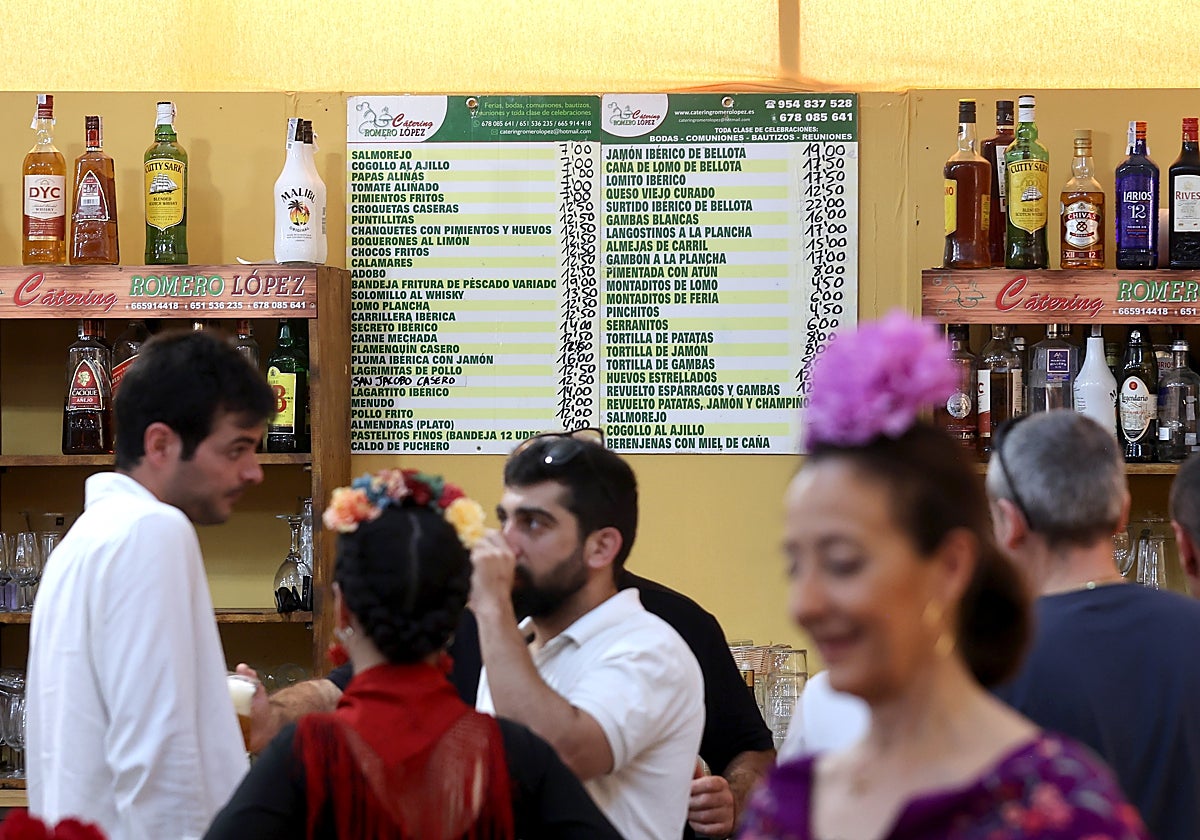 Un cartel con los precios en una caseta