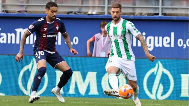 El Córdoba CF ensucia su buena temporada con una goleada ante el Eibar (4-1)