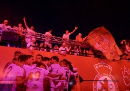 León se echa a la calle para celebrar el ascenso de la Cultural a Segunda División