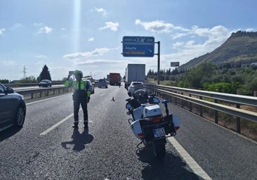 Detenido por conducir con su camión en Granada a 139 km/h, provocar un accidente e intentar atropellar a dos guardias civiles