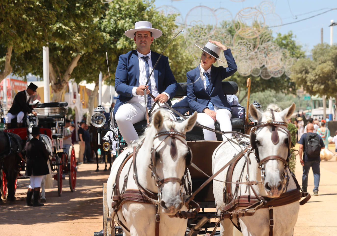Ambiente de gala en el domingo de Feria de Córdoba, en imágenes