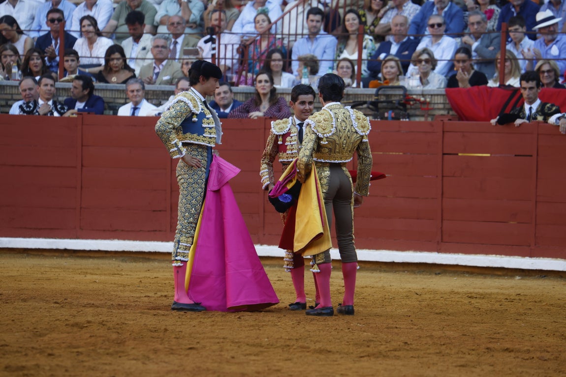 Ambiente de lujo y dos puertas grandes en la corrida de la Feria de Córdoba, en imágenes