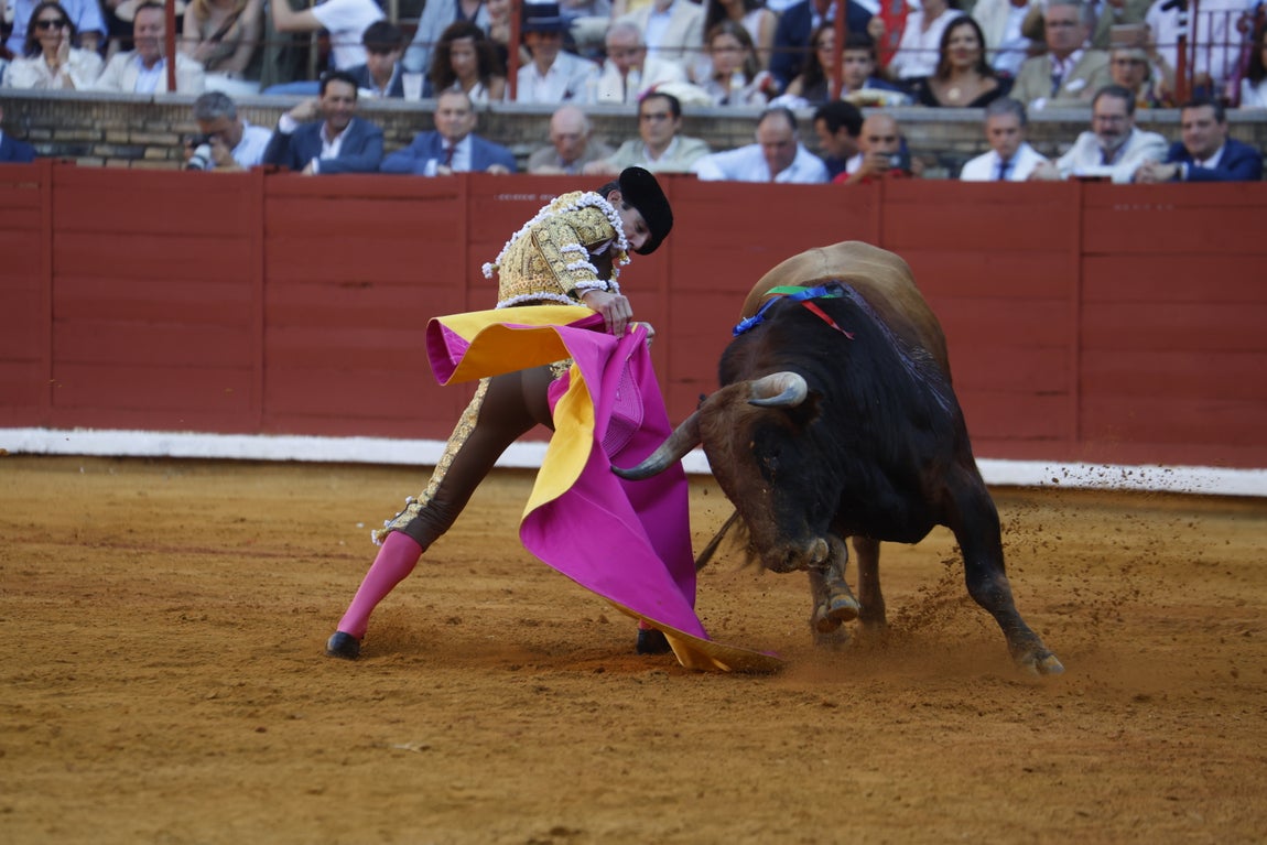 Ambiente de lujo y dos puertas grandes en la corrida de la Feria de Córdoba, en imágenes