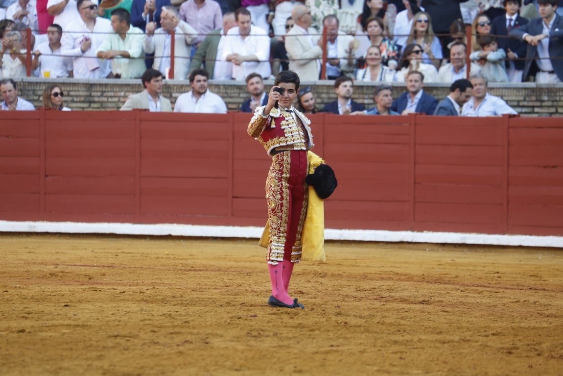 Ambiente de lujo y dos puertas grandes en la corrida de la Feria de Córdoba, en imágenes