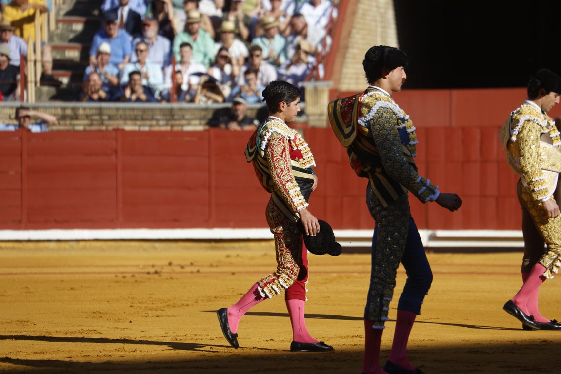 Ambiente de lujo y dos puertas grandes en la corrida de la Feria de Córdoba, en imágenes