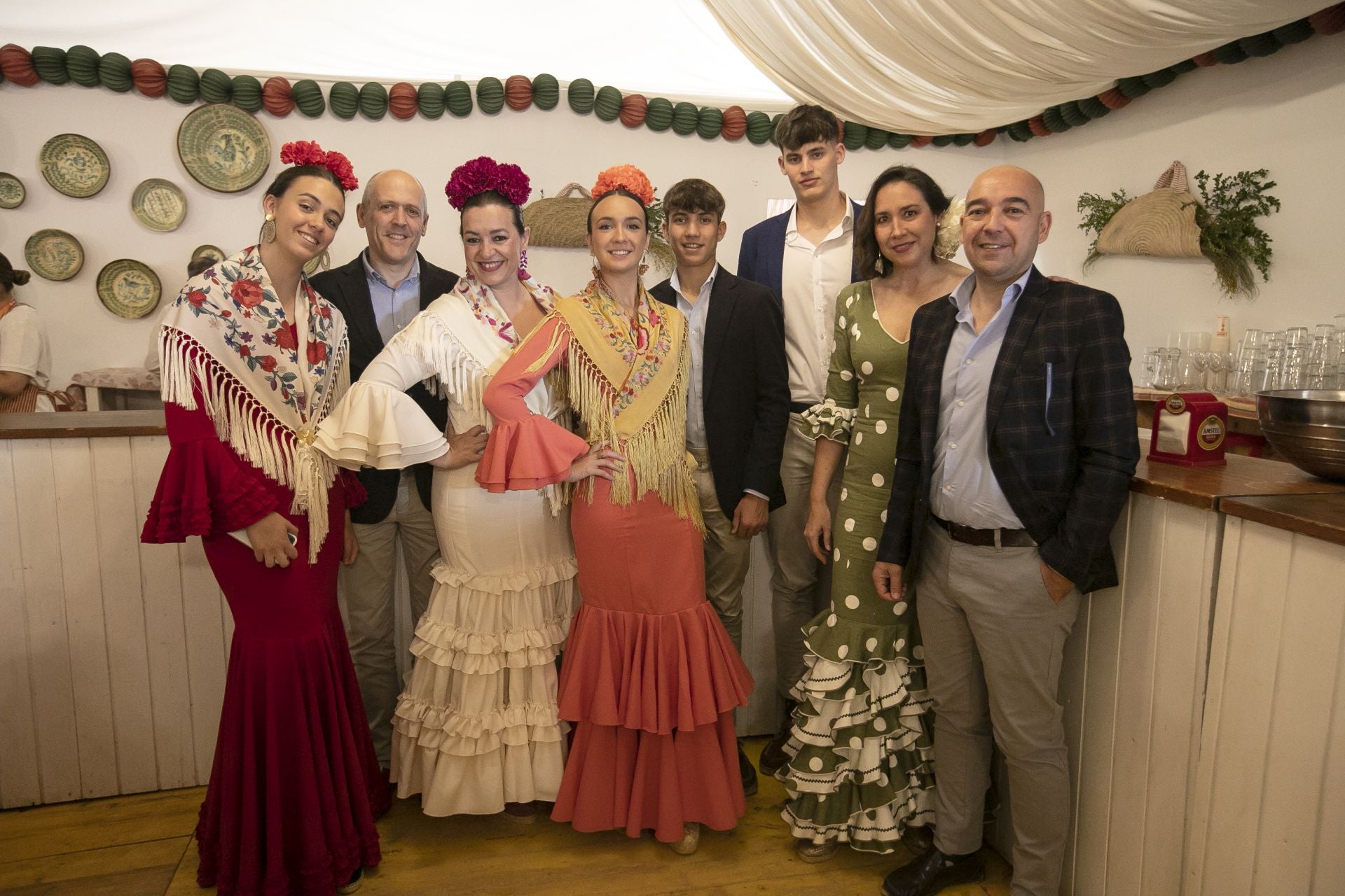 Las casetas bullen el domingo de la Feria de Córdoba, en imágenes
