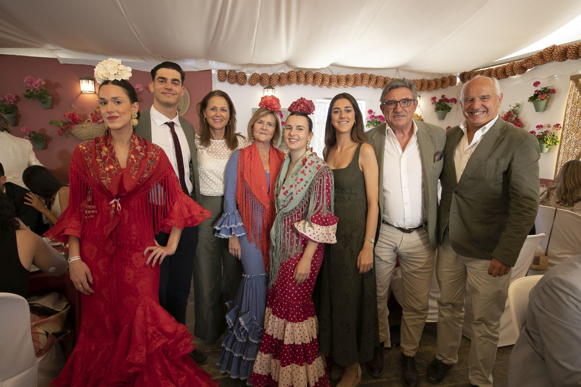 Las casetas bullen el domingo de la Feria de Córdoba, en imágenes