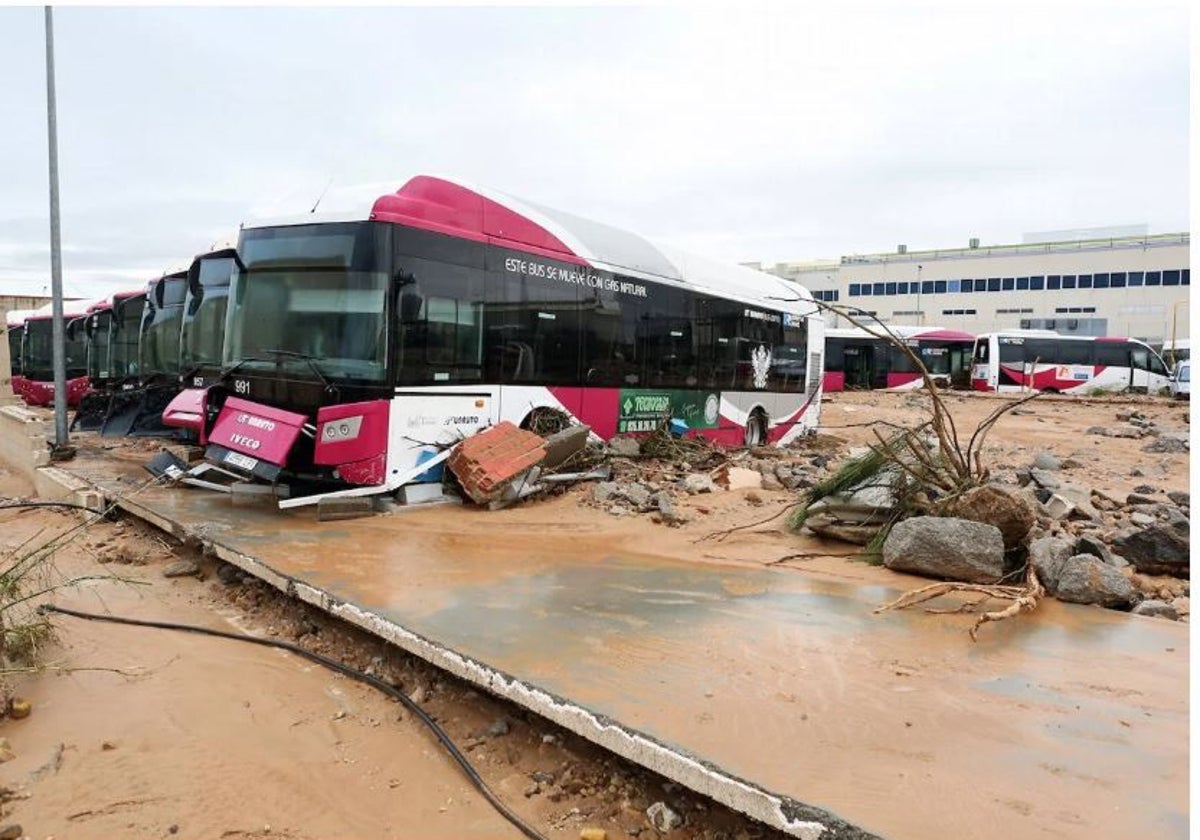 Estado en el que quedaron las instalaciones de la empresa Unauto en el Polígono tras el paso de la DANA de septiembre de 2023