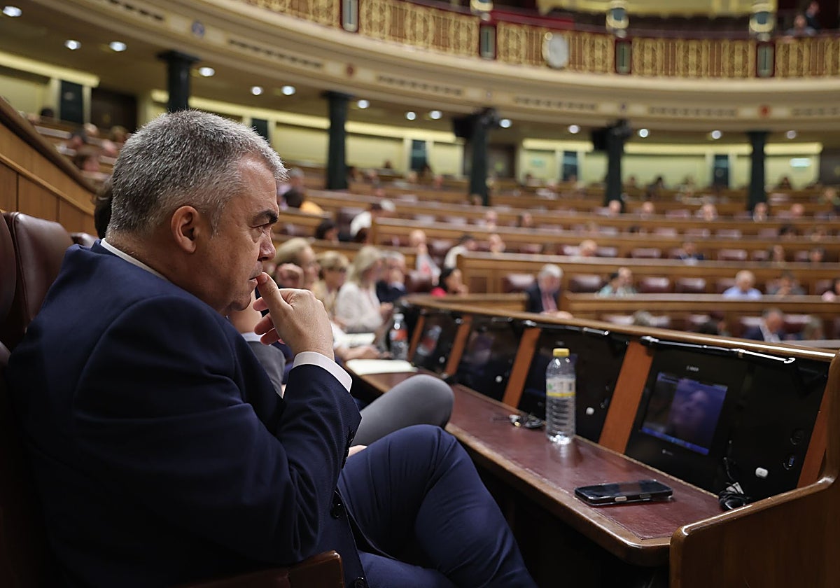 Santos Cerdán en su escaño en el Congreso