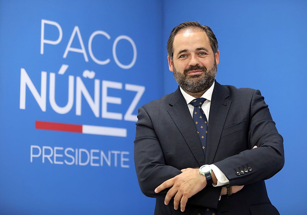 El presidente del PP de Castilla-La Mancha, Paco Núñez, posa para ABC en la sede regional del PP en Toledo