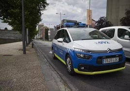 Detenido por hacerse pasar por agente de Policía Nacional con una placa falsa en Pamplona