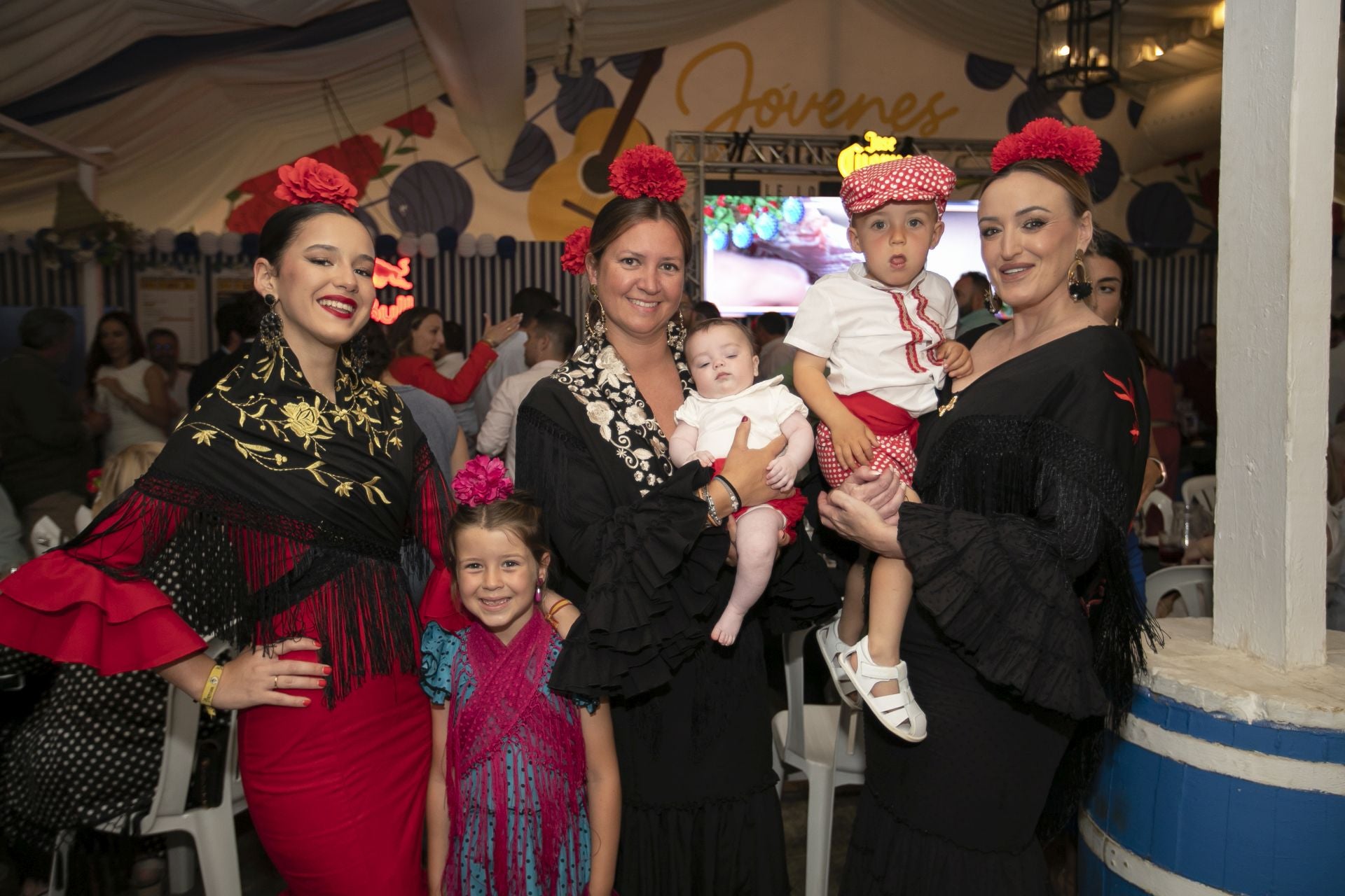 Las casetas brillan el lunes de la Feria de Córdoba, en imágenes