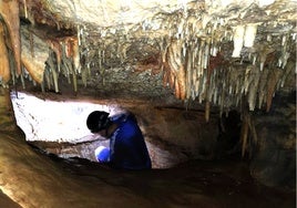 Descubren una importante cueva en Iznájar con restos de vida humana de la Prehistoria