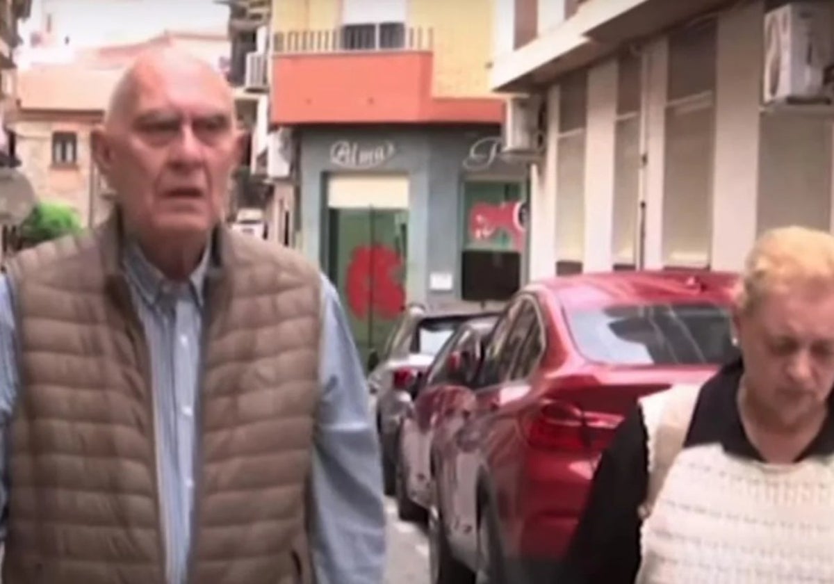 El padre de acogida dirigiéndose a los juzgados