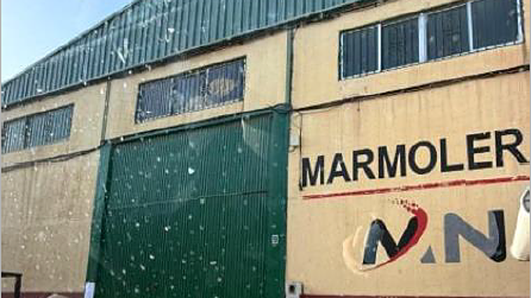 La fachada de la nave en la que se ocultaba un narcotúnel que unía Ceuta con Marruecos