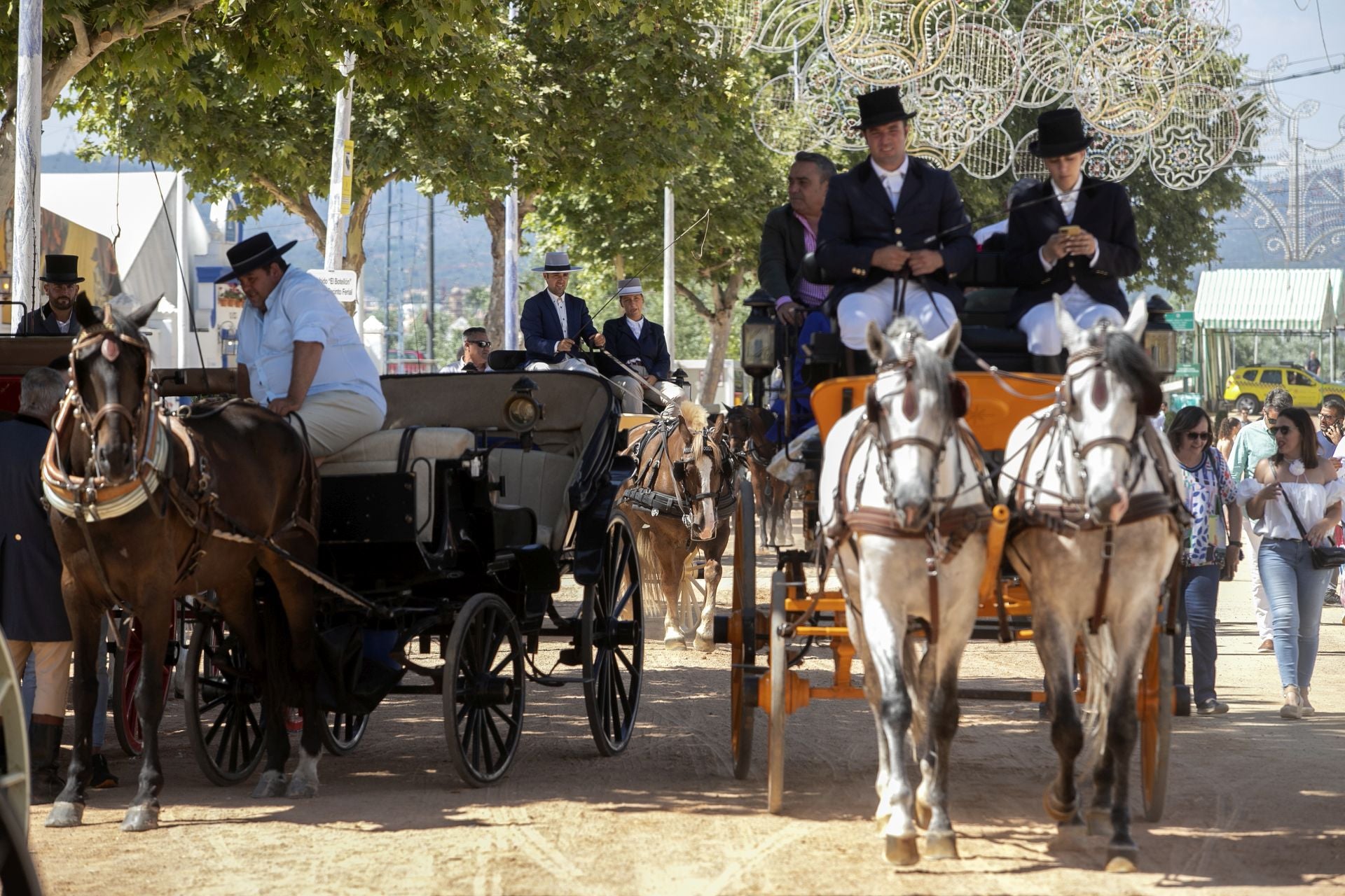 El lucido ambiente el martes de Feria de Córdoba, en imágenes