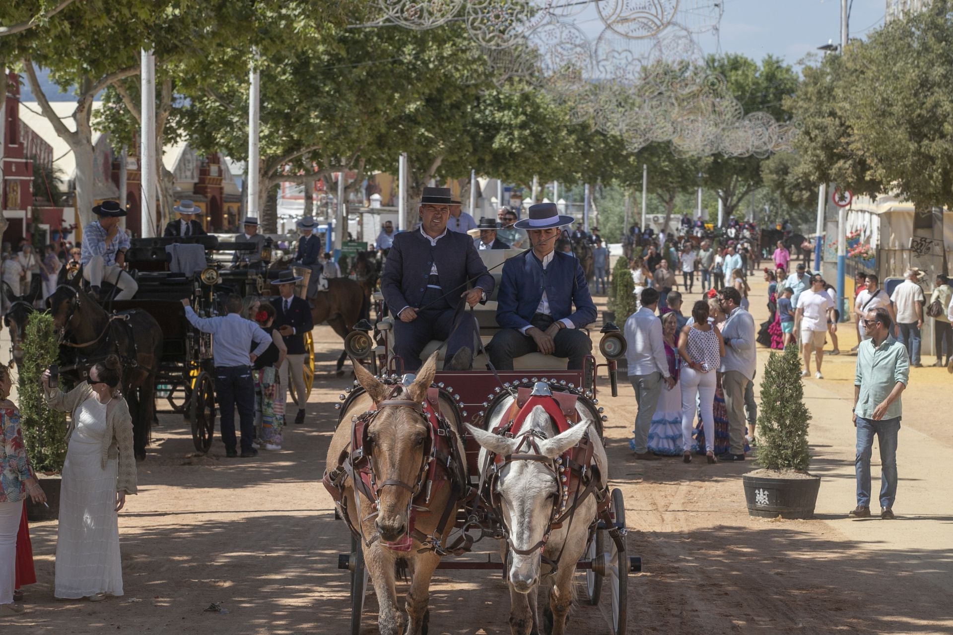 El lucido ambiente el martes de Feria de Córdoba, en imágenes